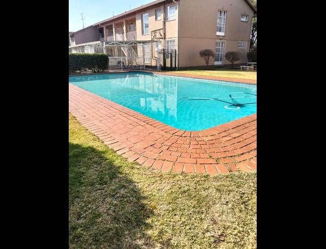 2 BEDROOM APARTMENT FOR SALE IN BRACKENHURST